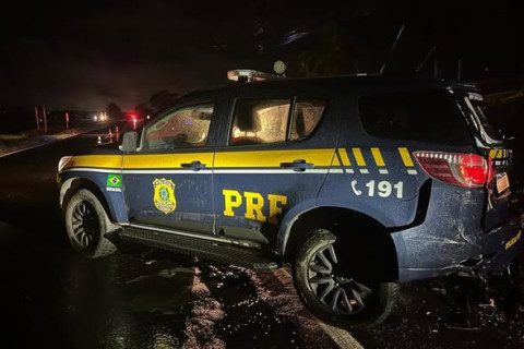 PRF prende motorista bêbado após colisão com viatura em Maringá (PR)