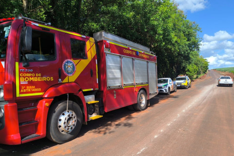 Bombeiros de Bandeirantes atendem ocorrência em ponte da Vila Rural de Itambaracá