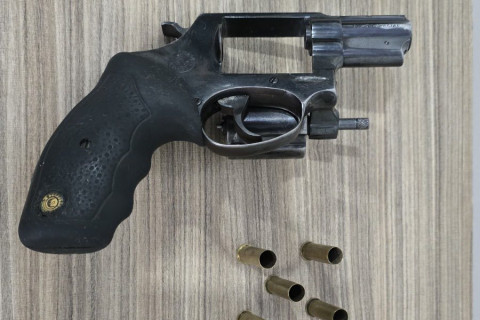 Polícia Militar localiza arma de fogo e prende suspeito em flagrante durante diligências