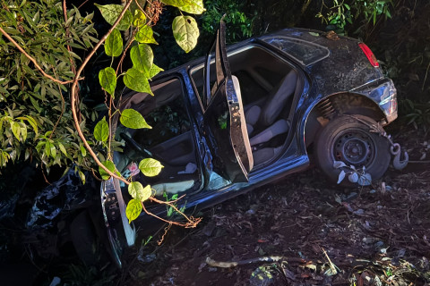 Colisão lateral seguida de capotamento deixa uma pessoa gravemente ferida na BR-369 KM-52, em Bandeirantes