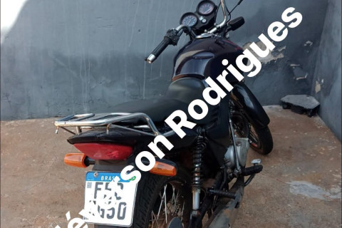 MOTOCICLETA FURTADA EM FRENTE A COLÉGIO DE BANDEIRANTES É RECUPERADA PRLA POLÍCIA MILITAR