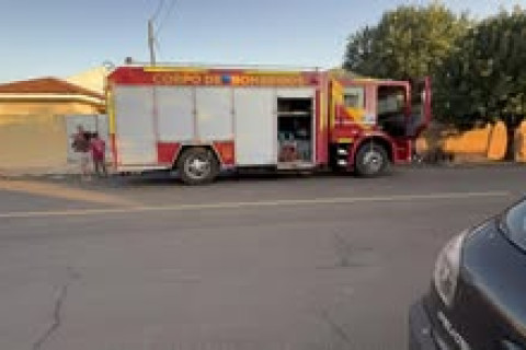 Incêndio em residência na Vila IBC é rapidamente controlado pelo Corpo de Bombeiros em Bandeirantes