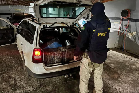 PRF apreende mais de 240 quilos de maconha em Irati (PR)