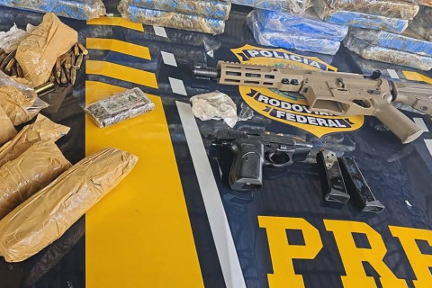 PRF de Maringá apreende cocaína, fuzil, pistola e munições na BR-376 em Mandaguari